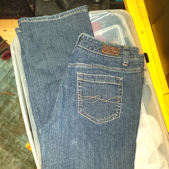 Tommy Hilfiger - Picture 1 of 3